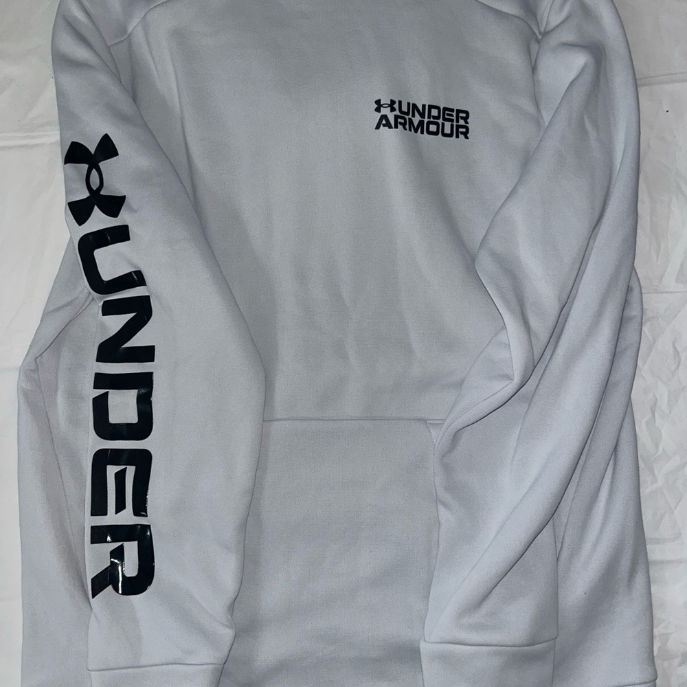Size Med. Under Armour hoodie